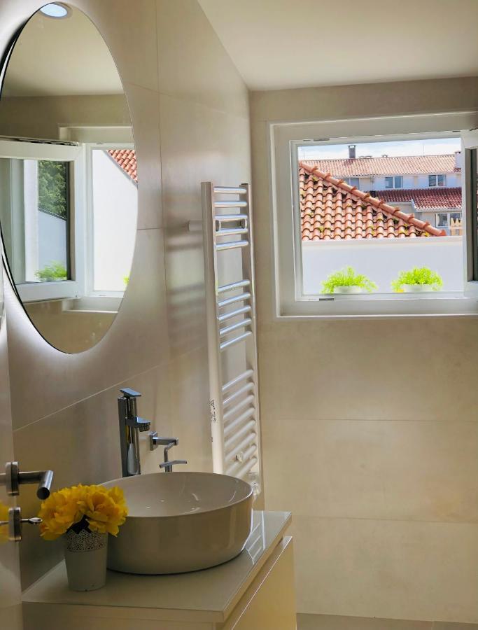 Central Tiled Apartment Aveiro Luaran gambar